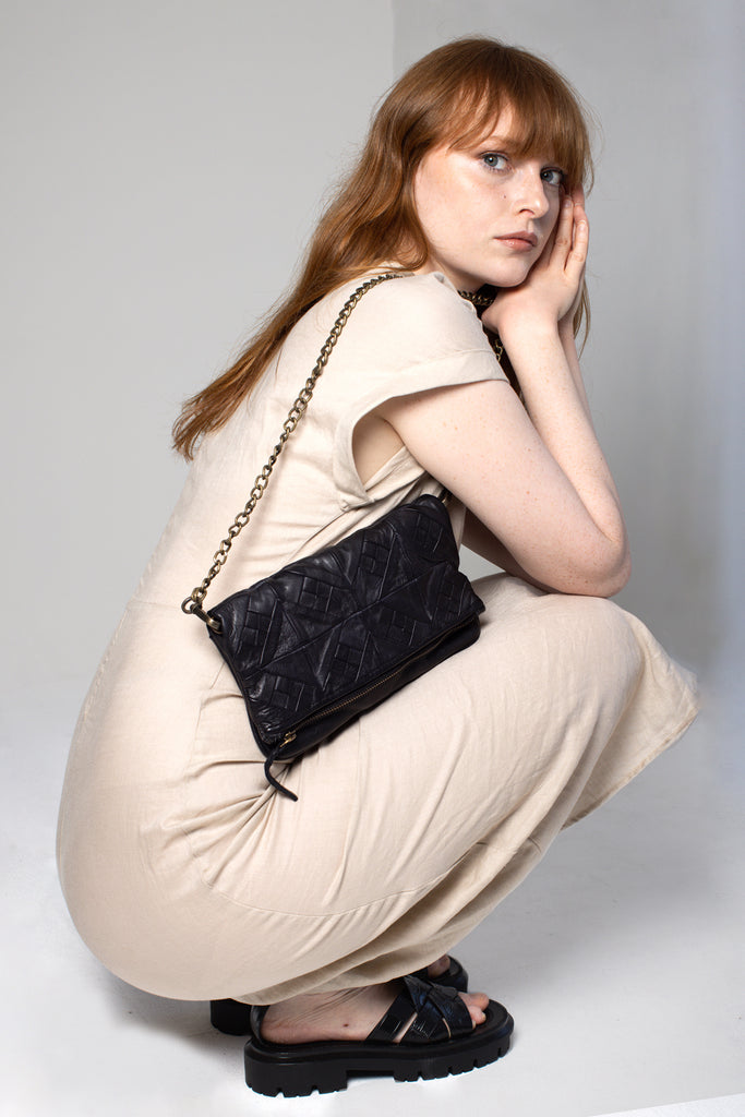 Chic evening sling bag
Trendy banana belt bag
Elegant night out clutch
Fashionable waist bag
Modern fanny pack
Sleek crossbody evening bag
Minimalist sling bag
Luxury leather waist bag
Compact evening bag
Statement belt bag
Stylish night clutch
Sophisticated sling purse